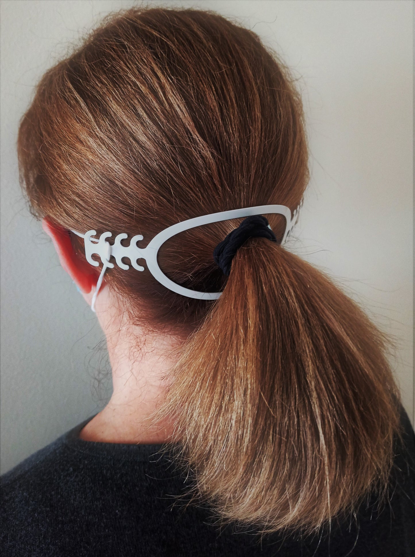 Face mask holder for long hair